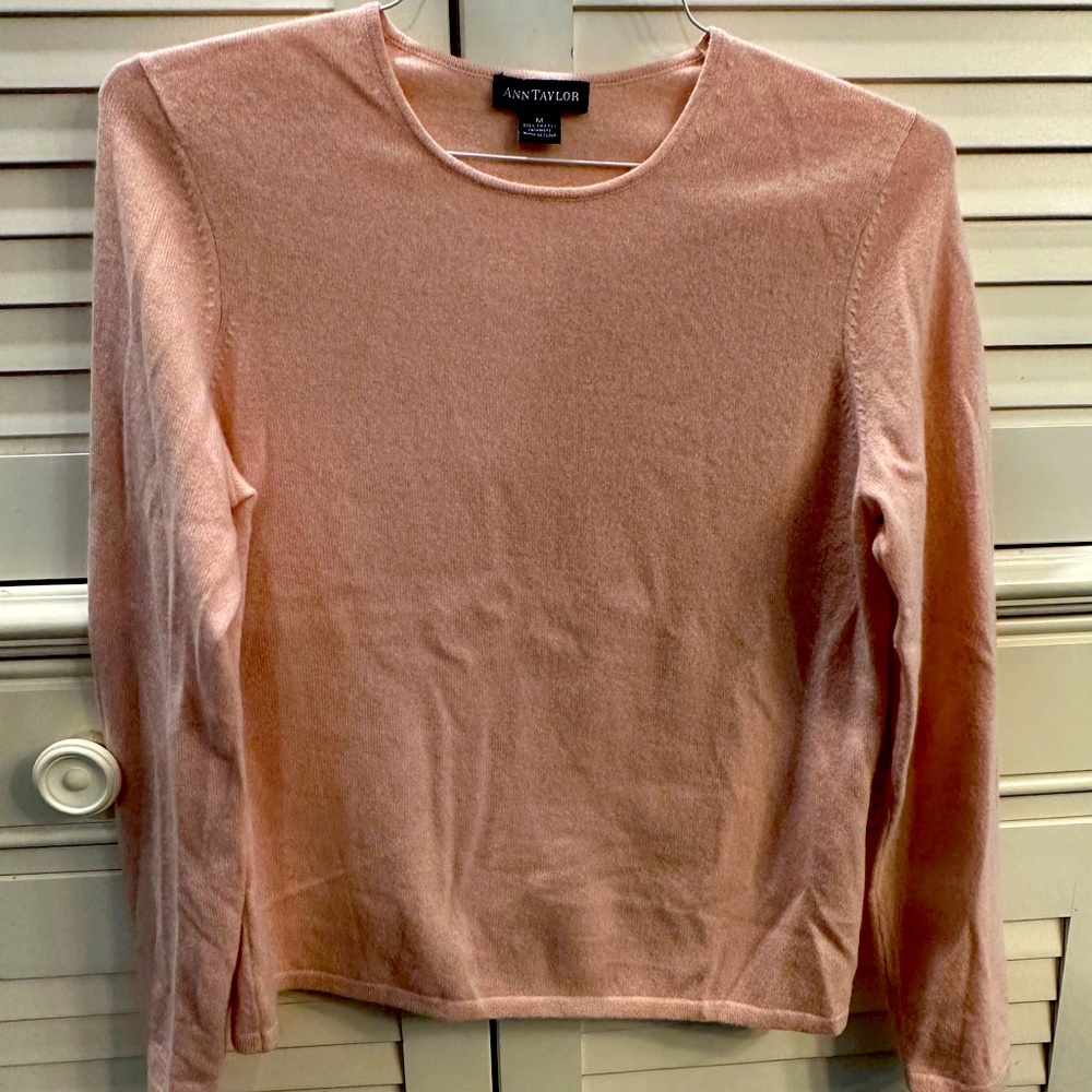 Ann Taylor Cashmere lightweight sweater in soft pink (Size Medium)
